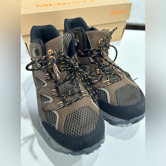 Merrell Kids Size 5.5 W Wide Moab 2 Mid Waterproof Hiking Boots Brown NWT Earth - Picture 1 of 11
